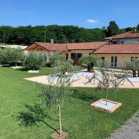 B&B Alciliegio Casnate Con Bernate Buitenkant foto