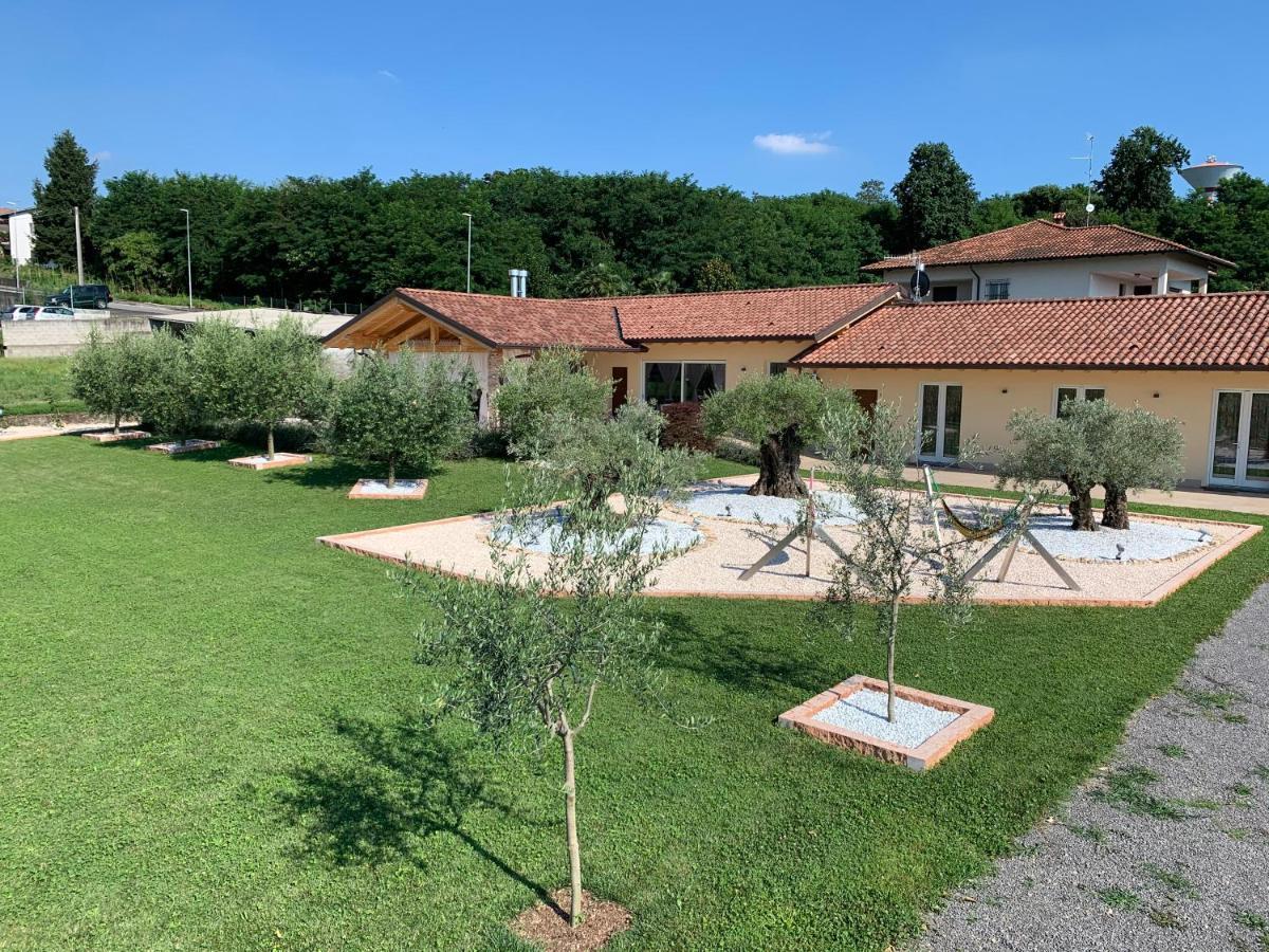 B&B Alciliegio Casnate Con Bernate Buitenkant foto