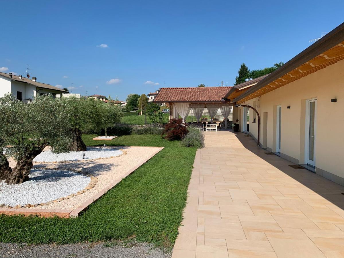 B&B Alciliegio Casnate Con Bernate Buitenkant foto