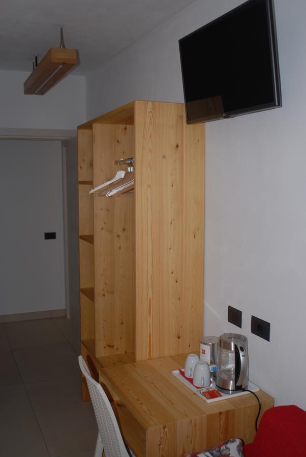 B&B Alciliegio Casnate Con Bernate Buitenkant foto