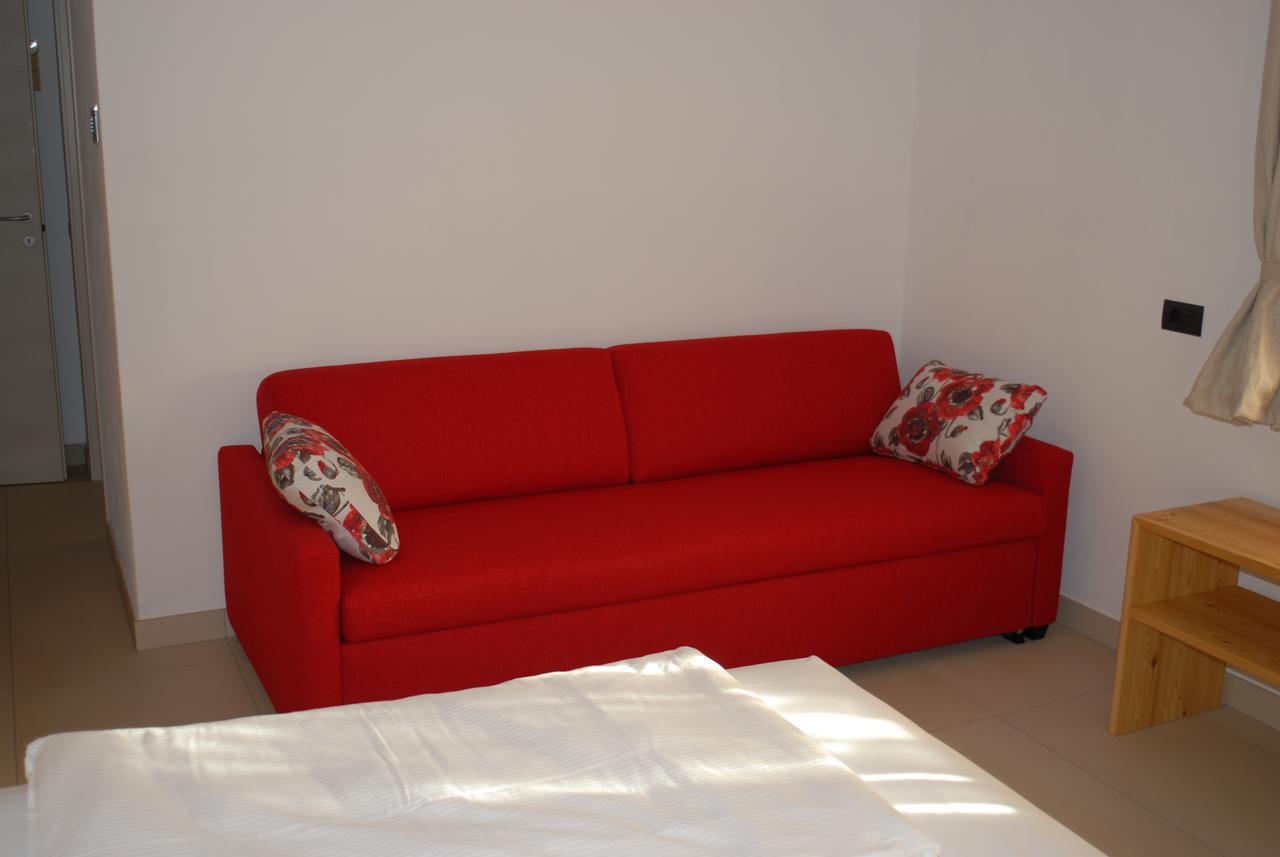B&B Alciliegio Casnate Con Bernate Buitenkant foto